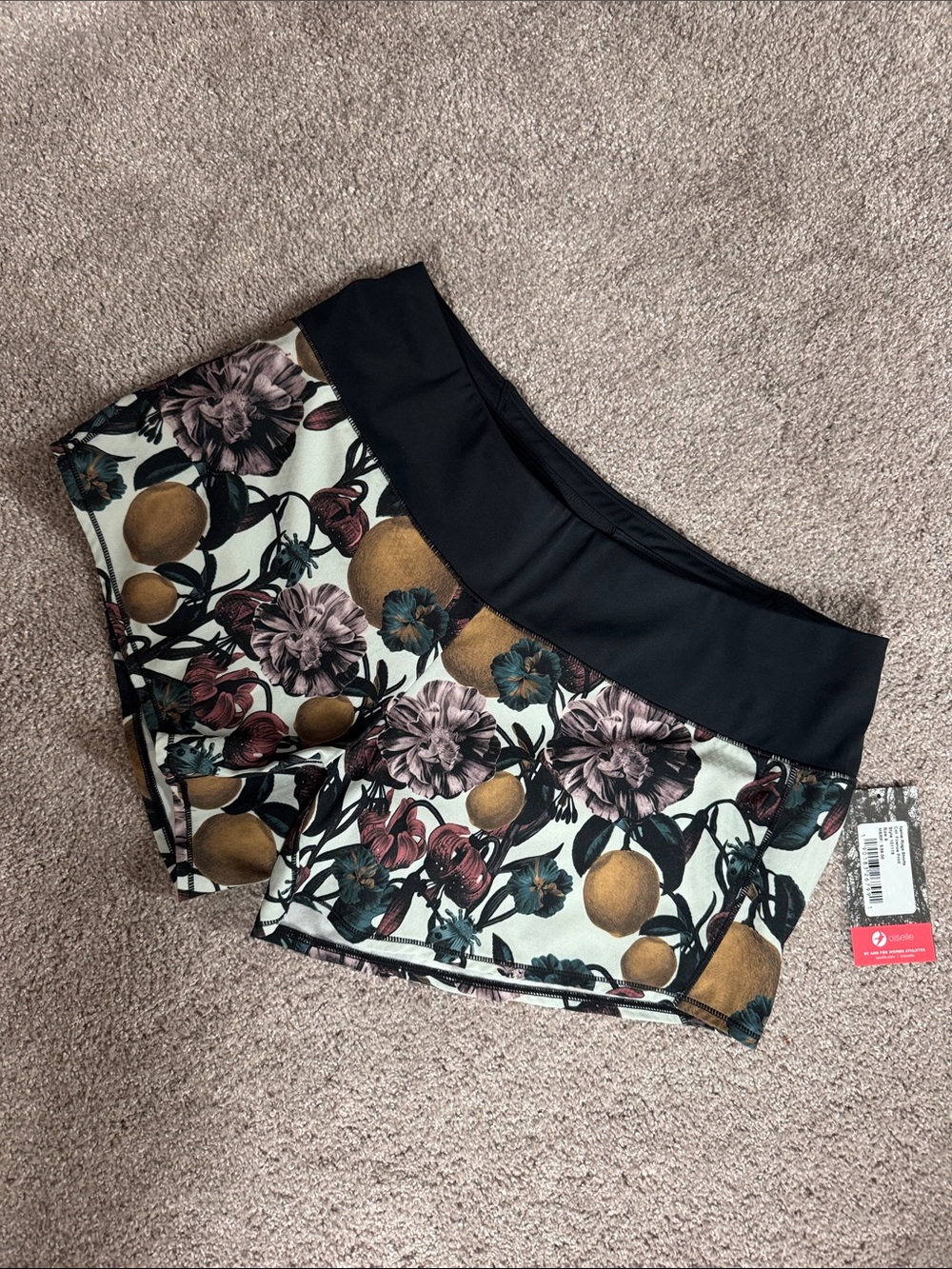 NWT Oiselle Roga shorts 8 Firenze print